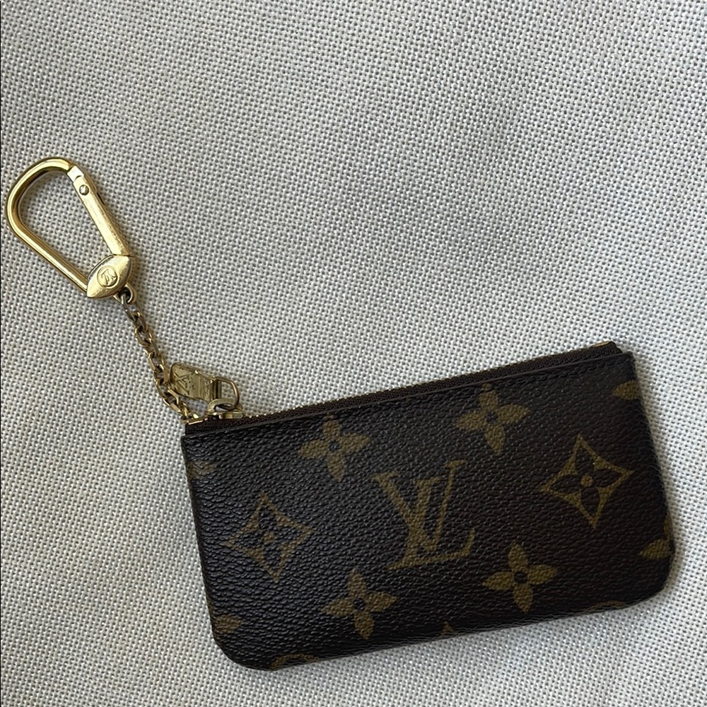 SOLD!!!! Louis Vuitton Monogram Key Pouch - Picture 3 of 16